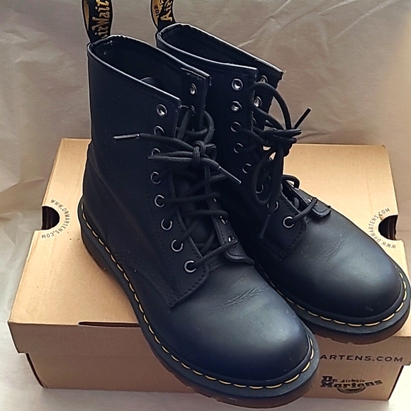 Women's Leather Lace-up Boots - Picture 6 of 8
